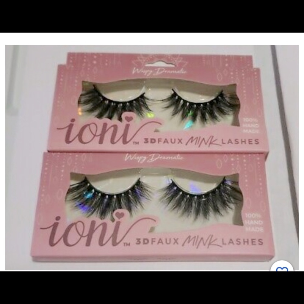 lashes and lipgloss !!